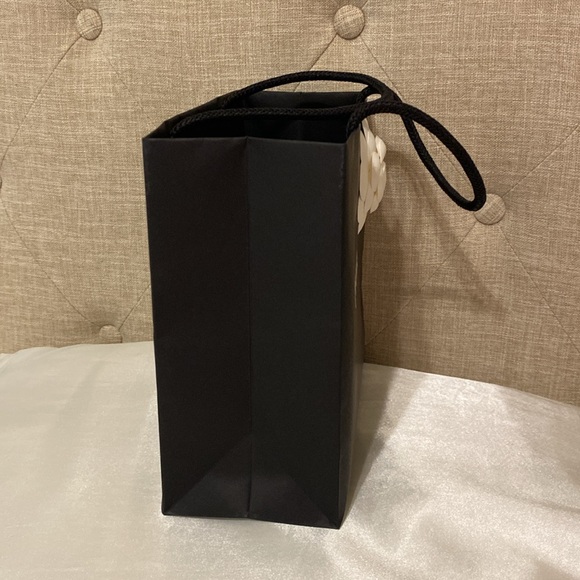 CHANEL Shopping Bag with Camellia - Picture 4 of 6